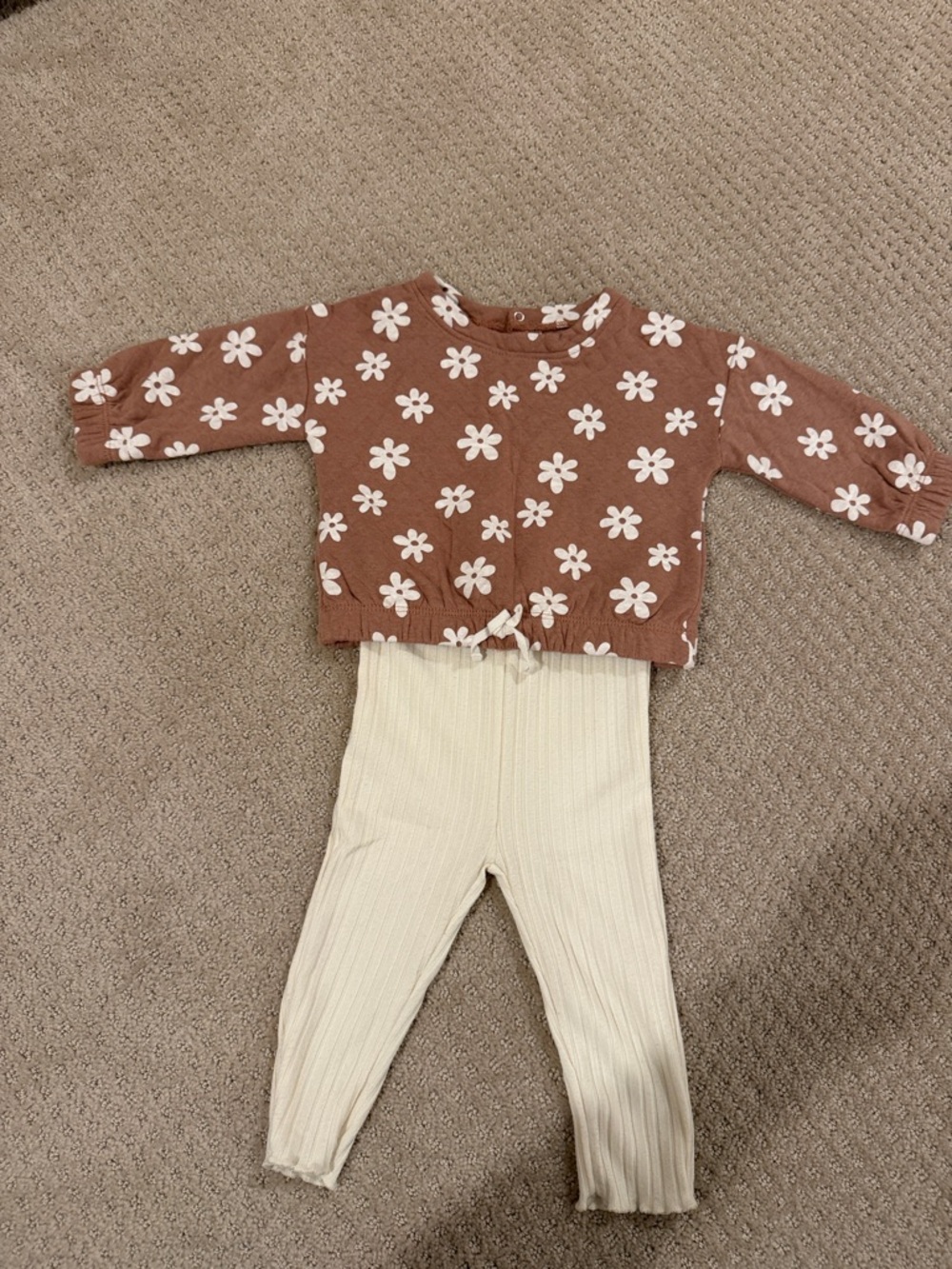 Mauve Floral Top and Cream Ribbed Leggings Set